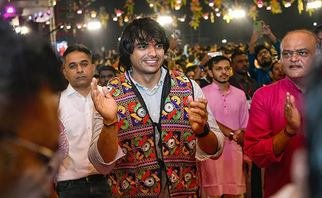 Neeraj Chopra Performs Garba At Event In Vadodara Video Viral - Sakshi