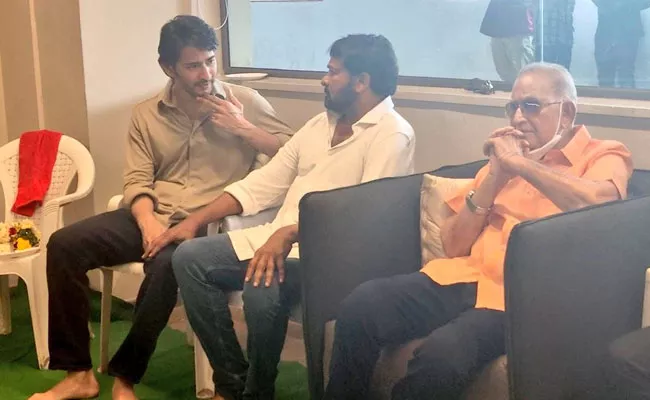 Chiranjeevi Meets Mahesh Babu And Krishna Over Indira Devi Demise - Sakshi