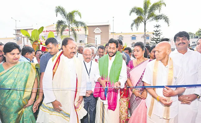 CM YS Jagan inaugurated new Parakamani building at TTD - Sakshi