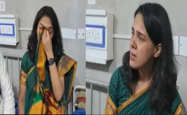 Bureaucrat Meets Mother Of Child Injured In Accident, Breaks Down Video viral - Sakshi