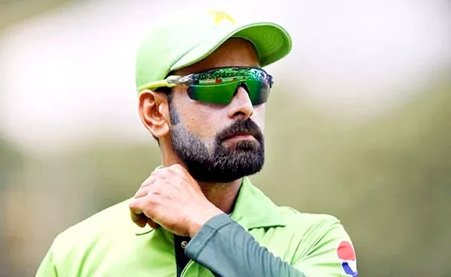 Fans Slams Mohammad Hafeez Mercilessly India Laadla-World Cricket - Sakshi