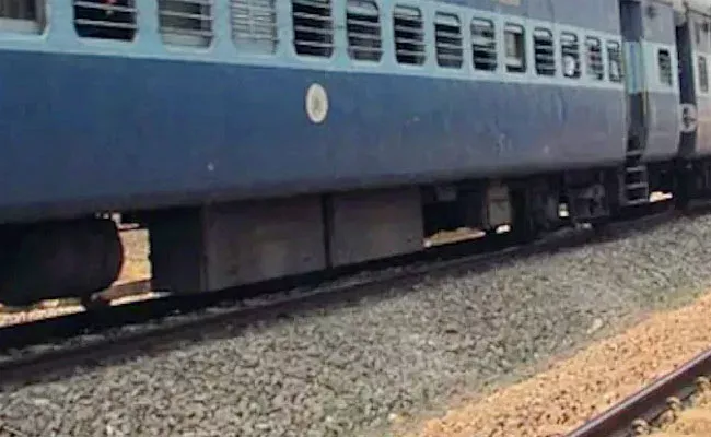 Woman Thrown Off Train In Sex Assault Bid At Haryana - Sakshi