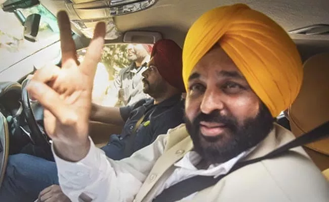 Punjab Chief Minister Bhagwant Mann Has 42 Car Convoy RTI Revealed - Sakshi