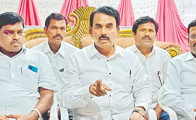 Trs Leader Jupally Krishna Rao Allegations Against Niranjan Reddy - Sakshi