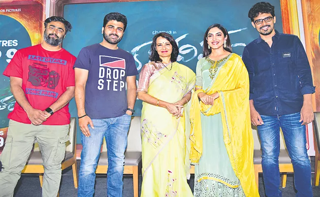 Sharwanand Talks About Oke Oka Jeevitham Movie Press Meet - Sakshi