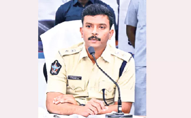 Annamayya District SP Harshavardhan Raju Comments On Loan Apps - Sakshi