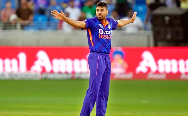 Reports: Deepak Chahar replace Avesh Khan in India vs Pakistan Asia Cup Super 4 match - Sakshi