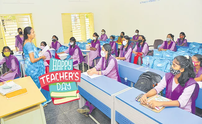 CM YS Jagan Andhra Pradesh Govt Teachers Days Celebration - Sakshi