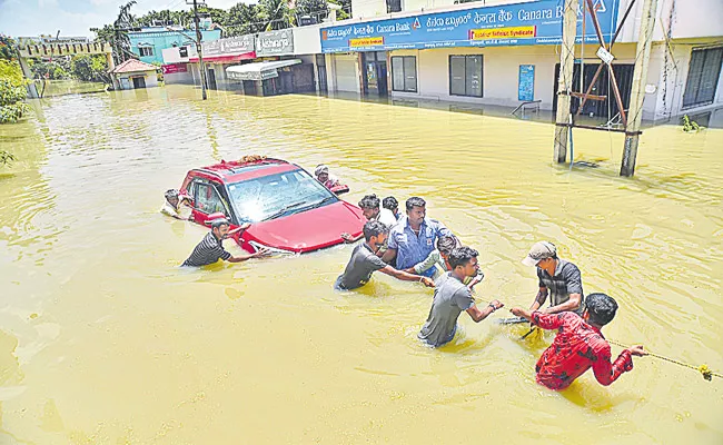 Bengaluru Rains: Indias Silicon Valley Turns into Lake - Sakshi