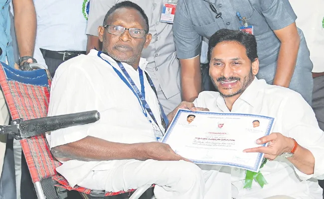 CM YS Jagan Comments With Teachers On Teachers Day - Sakshi