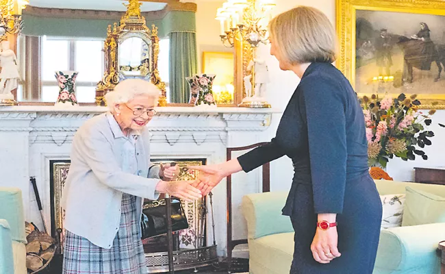 Queen Elizabeth II appoints Liz Truss as Britain new Prime Minister - Sakshi