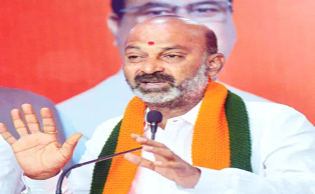 BJP President Bandi Sanjay Criticizes Telangana CM KCR - Sakshi