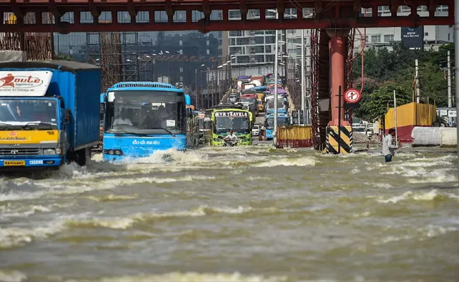 Bengaluru Is Struggling With Floods And Heavy Rainfall - Sakshi