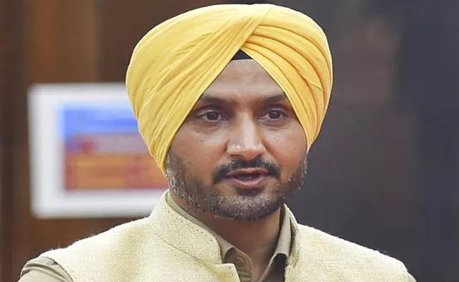 Harbhajan Singh Helps In Rescuing 21 Year Old Bathinda Girl Held Captive In Oman - Sakshi