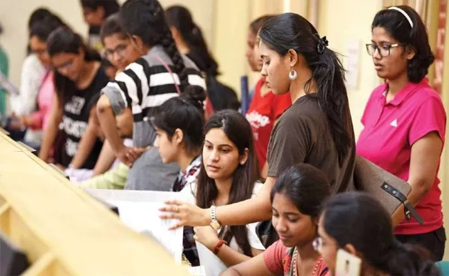 Andhra Pradesh Students Passed 61.77 percent in NEET UG-2022 - Sakshi