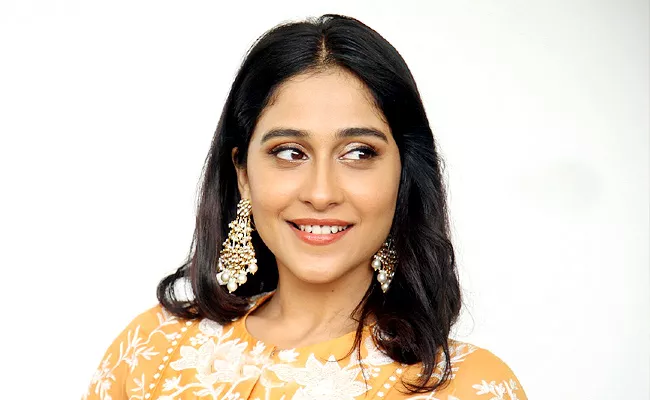 Regina Cassandra Comments on her Love Issue - Sakshi