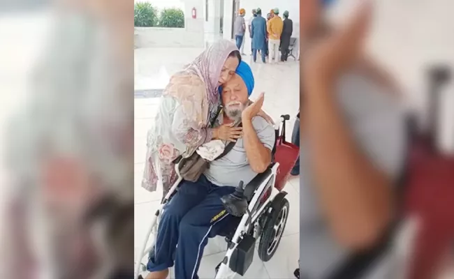 Sikh man From India Emotional Reunion With His Pak Family - Sakshi