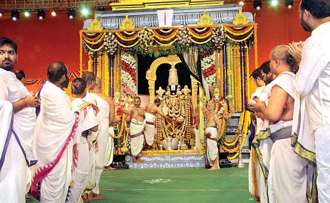 Tirumala: Suprabhatam Seva, Melukolupu, Vishwaroopa Seva, Bangaru Vakili - Sakshi