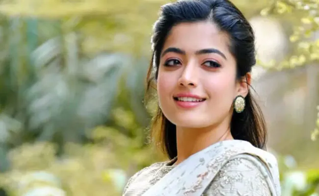 Rashmika Mandanna Responded On Dating Rumours With Vijay Devarakonda - Sakshi