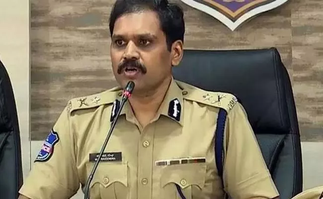 Hyd Police Warn Residents Against Burglaries During Dussehra Feastival - Sakshi