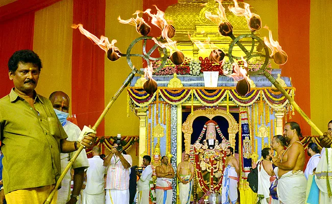 Hyderabad: Sri Venkateswara Swamy Vaibhavotsavam in NTR Stadium - Sakshi