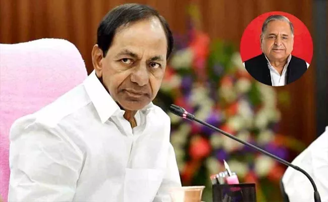 CM KCR Pays His Tributes To Late Mulayam Singh At UP - Sakshi