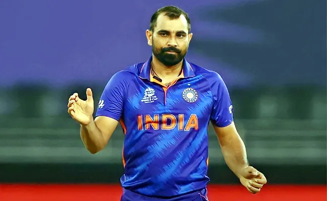 T20 WC 2022 Bumrah Replacement: Sunil Gavaskar Picks Siraj Over Shami To Replace - Sakshi