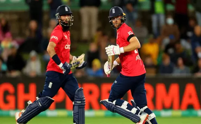 2nd T20: Malan, Moeen Shines, As England Beat Australia By 8 Runs - Sakshi