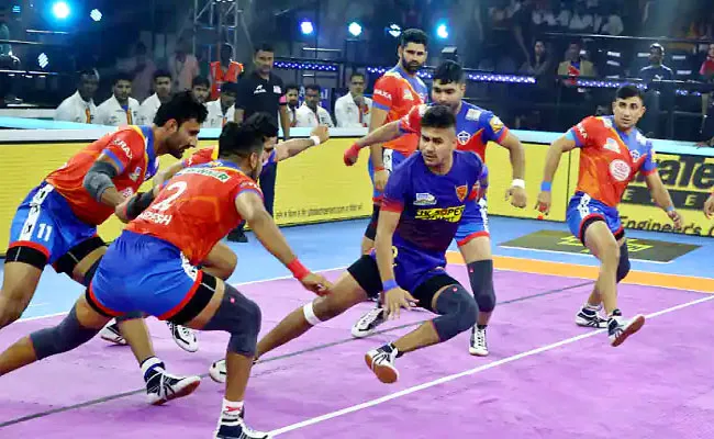 PKL 9: Dabang Delhi Beat UP Yodhas By 44-42Made Hat-trick Win - Sakshi