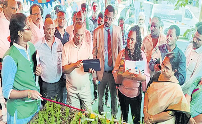 Ethiopia Team inspected Gandigunta Rythu Bharosa Centre - Sakshi