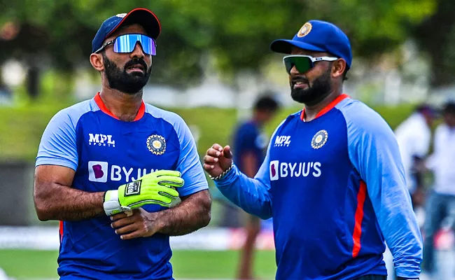 Team India management losing confidence on Rishabh Pant - Sakshi