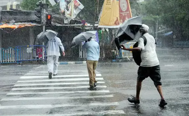 Telangana Weather: Moderate Heavy Rains Expected In Many parts - Sakshi