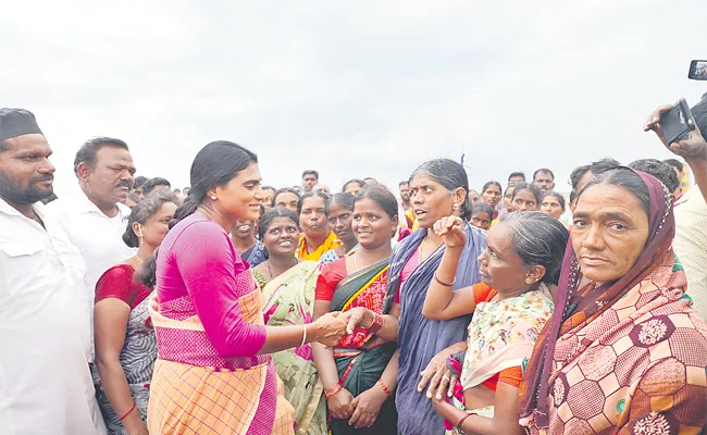 YS Sharmila fires on CM KCR at Kamareddy District Padayatra - Sakshi