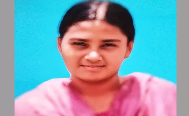 Young Woman Missing In YSR District - Sakshi