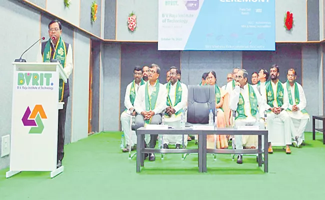 Professor R Limbadri At BV Engineering College Graduation Ceremony - Sakshi