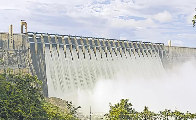 Heavy Rains In Andhra Pradesh Massive flood at Prakasam barrage - Sakshi