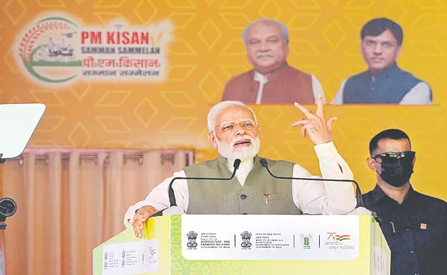 PM Modi inaugurates Kisan Samman Sammelan in New Delhi - Sakshi