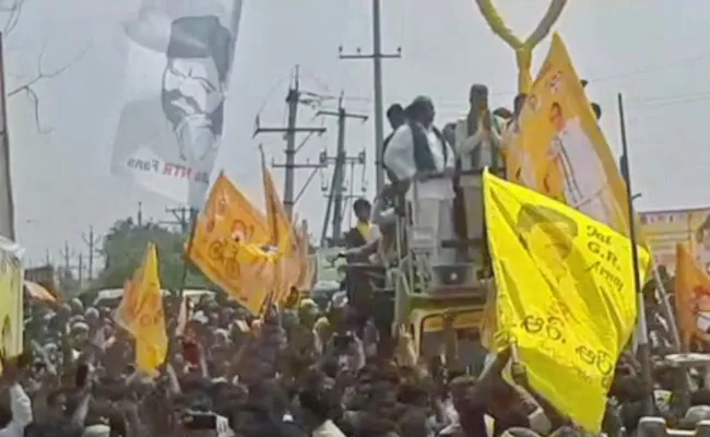 Junior NTR Fans Slogans At Chandrababu Tour In Palnadu District - Sakshi