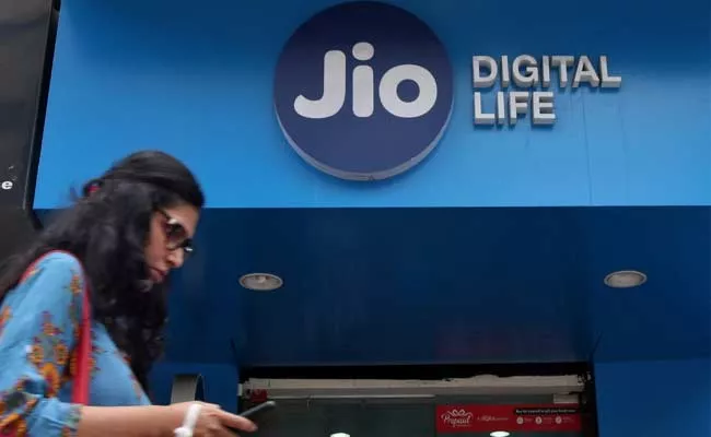 Reliance Jio Overtakes Bsnl To Become Largest Fixed Line - Sakshi