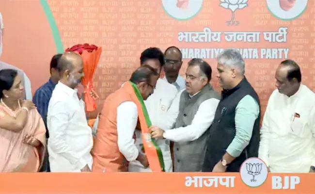 Trs Former Mp Boora Narsaiah Goud Joins Bjp - Sakshi