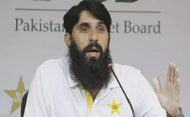 T20 WC 2022: Misbah ul Haq Slams Pakistan Team Their Tummies Visible - Sakshi