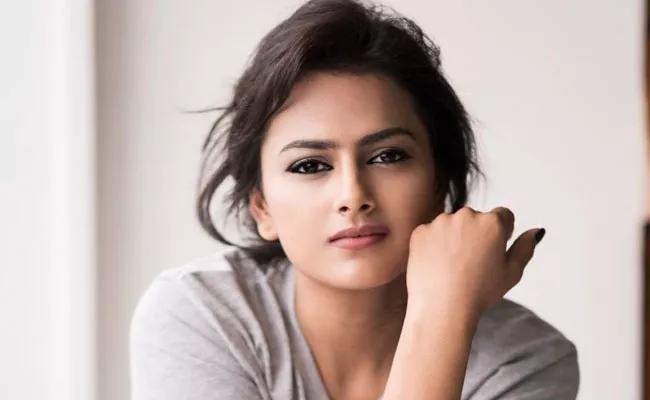 Actress Shraddha Srinath Interesting Comments About Her Glamour Photos - Sakshi