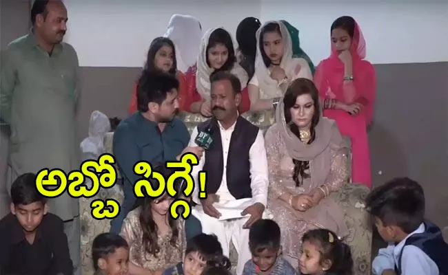 Viral: Pakistani Man Married For 5th Time Alongside His Daughters - Sakshi