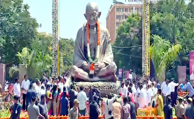 Hyderabad: KTR Unveils Mahatma Gandhi statue at Gandhi Hospital - Sakshi