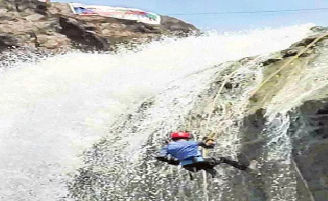 World Rappelling Competition Was Held At Gayatri Falls In Adilabad - Sakshi