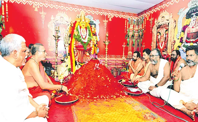 Vijayawada Kanakadurga as Maha Lakshmi Devi - Sakshi