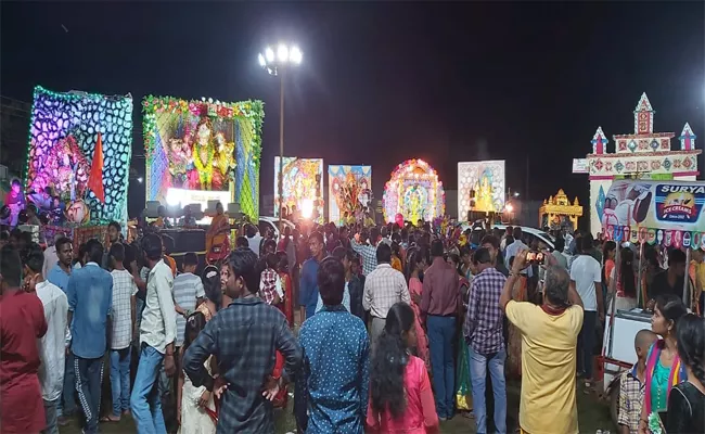 Sakshi Special: Dussehra Celebrations Yellandu Jammi puja, Procession