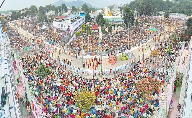 TTD Garudotsavam in full glory At Tirumala - Sakshi