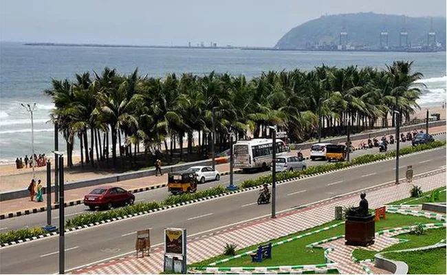 Visakhapatnam bags Fourth rank in Swachh Survekshan 2022 - Sakshi