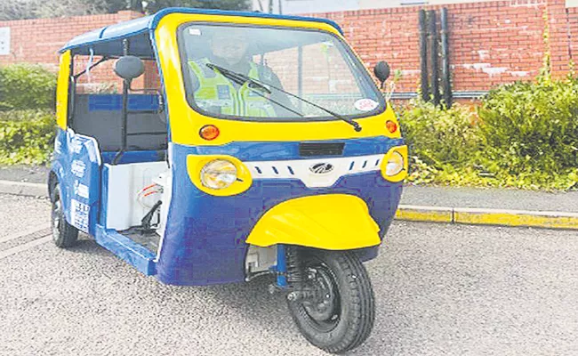 UK Police to patrol on Mahindra-made tuk tuk - Sakshi